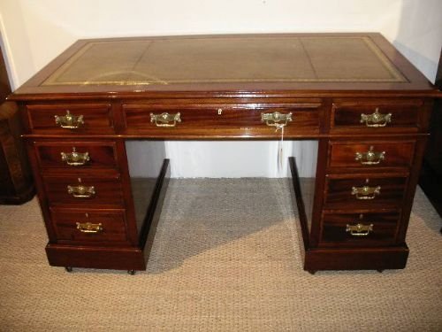 Mahognay Pedestal Desk
